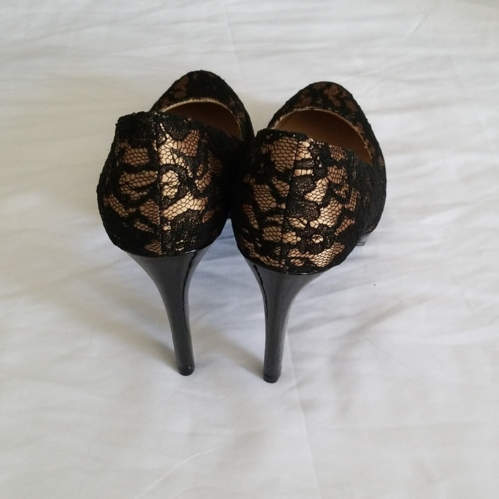 Shoes - Picture 3 of 4